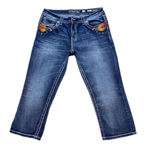 Miss Me Denim - Miss Me Capri Stretch Denim Jeans Floral Embroidery Women’s Size 31x22 EUC